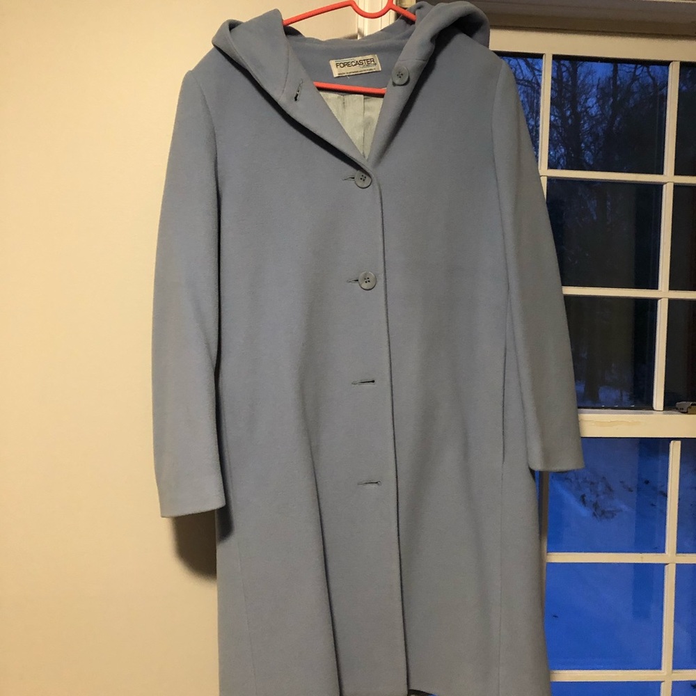 Women’s coat. Has hood. Fully lined. EUC.
